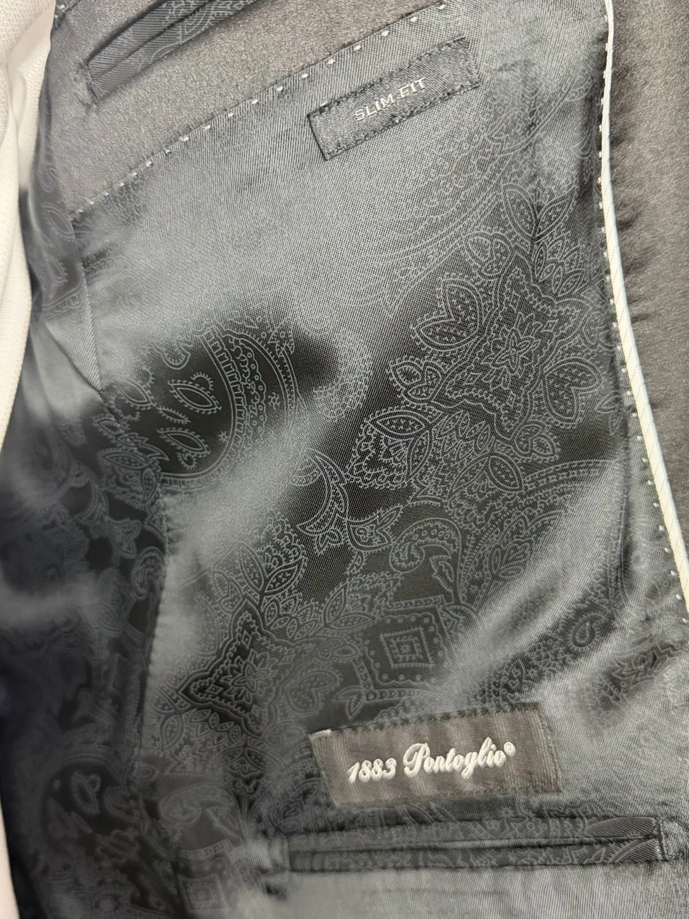 JOSEPH ABBOUD Velvet Peak Lapel Dinner Jacket